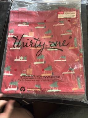 thirty-one Pink Holiday Cars Tote with Gift Print